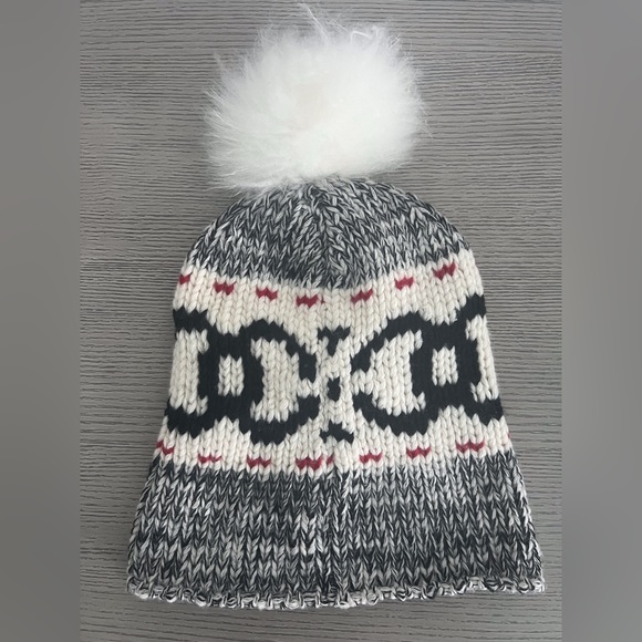 Wool Shearling Chanel CC Beanie Hat Grey Black Red - Picture 3 of 3